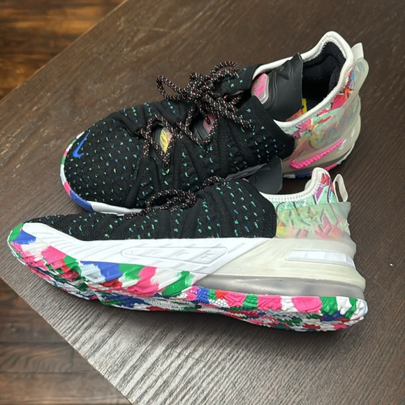 Youth Nike LeBraun 18s Multi color size 4.5. - Picture 3 of 5
